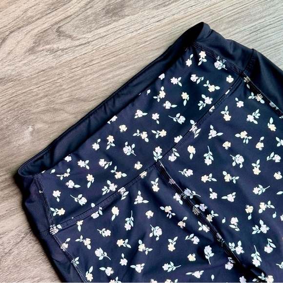 PINK Victoria's Secret Ultimate Featherweight Floral Mesh Panel Leggings Size M - Picture 4 of 15